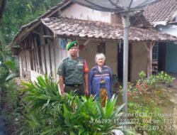 Koramil 0815/17 Trawas Renovasi Rumah Warga Kurang Mampu