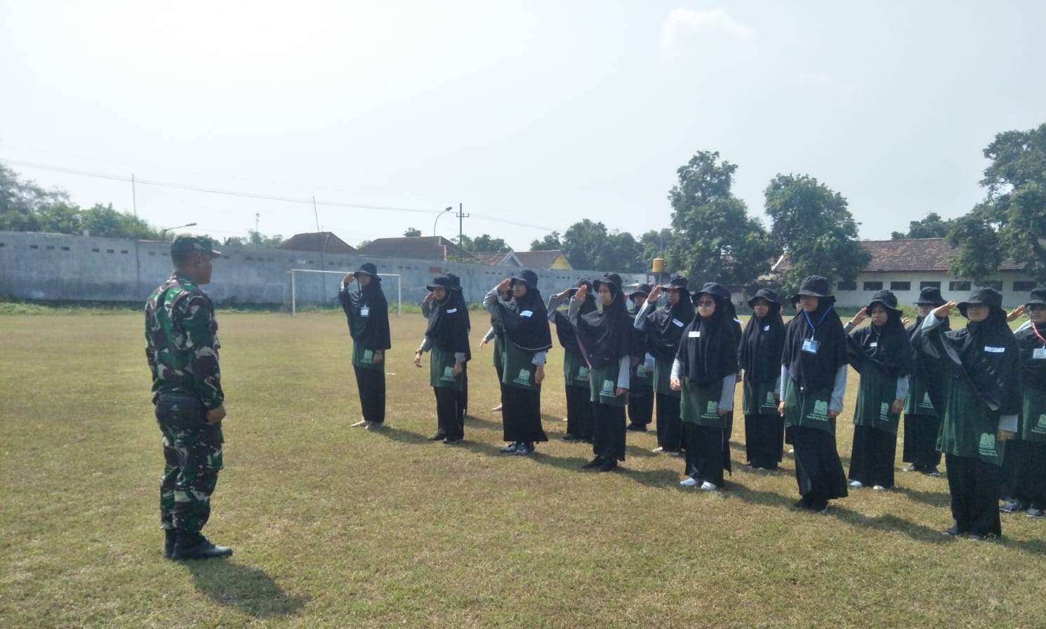 Peduli Pendidikan Karakter, Koramil Pacet & Puri Latihkan Dasar Kedisiplinan Santri Pondok Pesantren