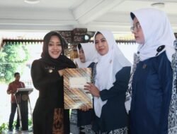 Bupati Ikfina Kukuhkan 42 Bidan Delima Se-Kabupaten Mojokerto