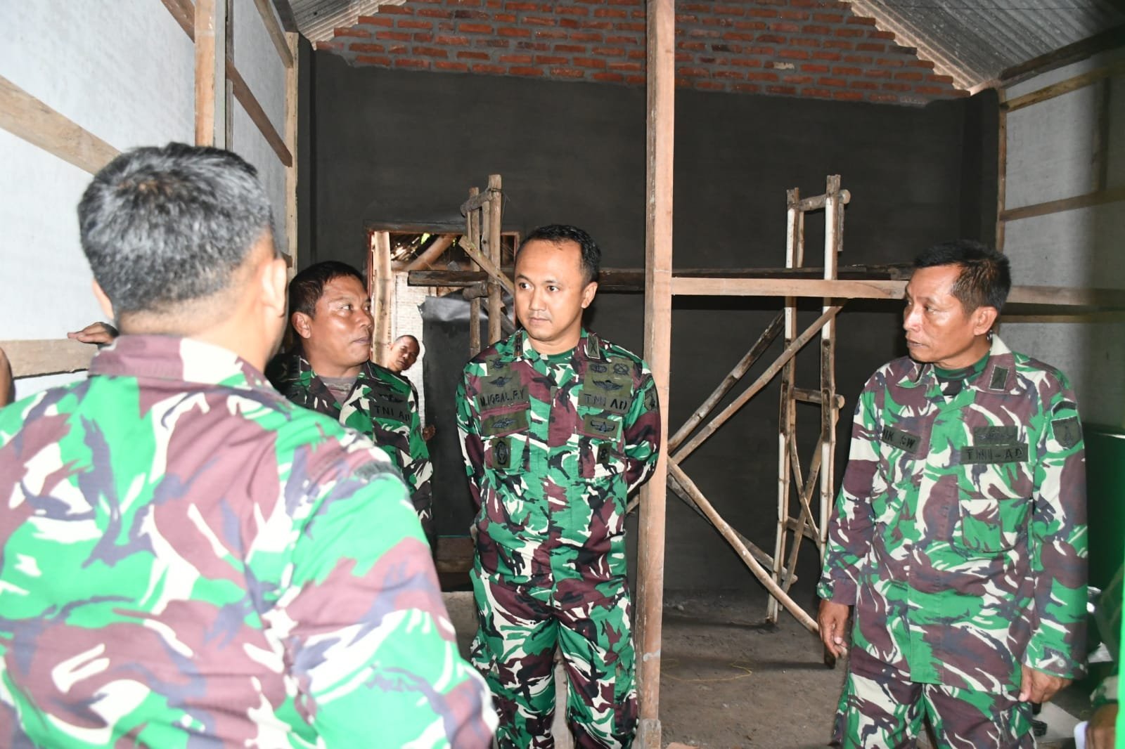 Pastikan Sesuai Rencana, Dandim 0815/Mojokerto Pantau Langsung RTLH Di Kecamatan Puri & Dlanggu