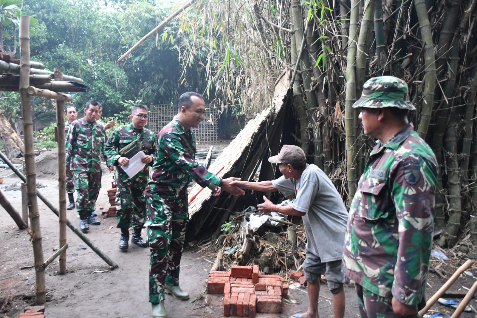 Pastikan Sesuai Rencana, Dandim 0815/Mojokerto Pantau Langsung RTLH Di Kecamatan Puri & Dlanggu