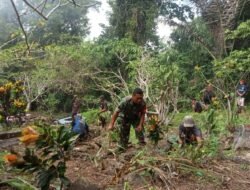 Babinsa Desa Wiring Kecamatan Bacan Barat Melaksanakan Jumat Bersih