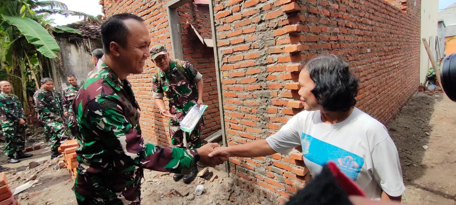 Cek Langsung Di Lapangan, Dandim 0815/Mojokerto Intensifkan Program Bakti TNI RTLH 2023