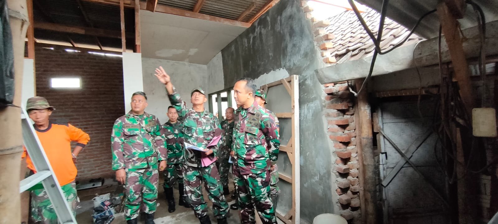 Cek Langsung Di Lapangan, Dandim 0815/Mojokerto Intensifkan Program Bakti TNI RTLH 2023