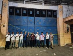 Gudang Penimbunan BBM Solar Abah Wahid Yang Berlokasikan di Jln. Kyai Sepuh Kelurahan Gentong Kecamatan Gadingrejo Pasuruan Disegel Oleh Aparat Kepolisian