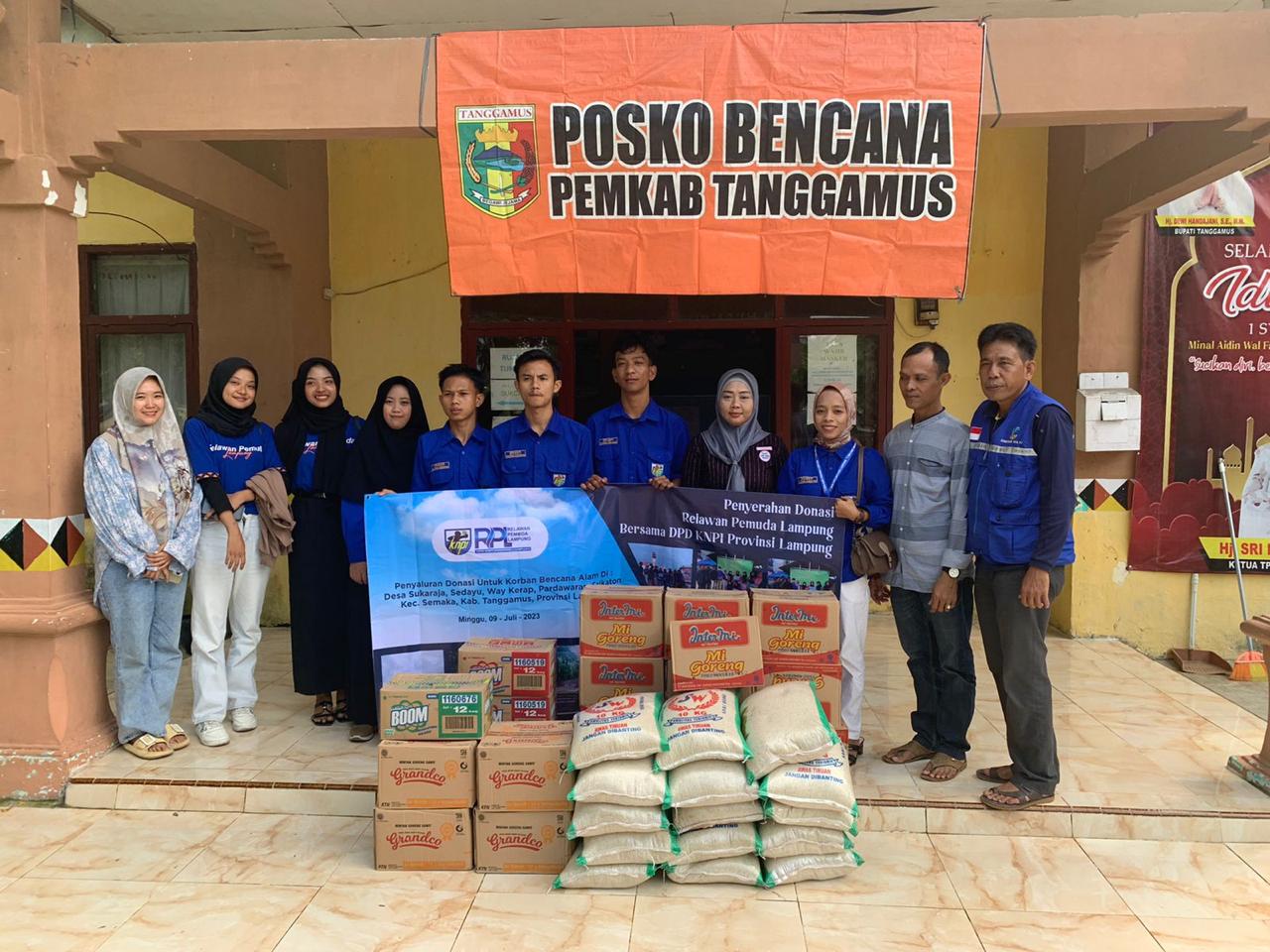 KNPI Provinsi Lampung Berikan Bantuan Sembako Untuk Masyarakat Semaka