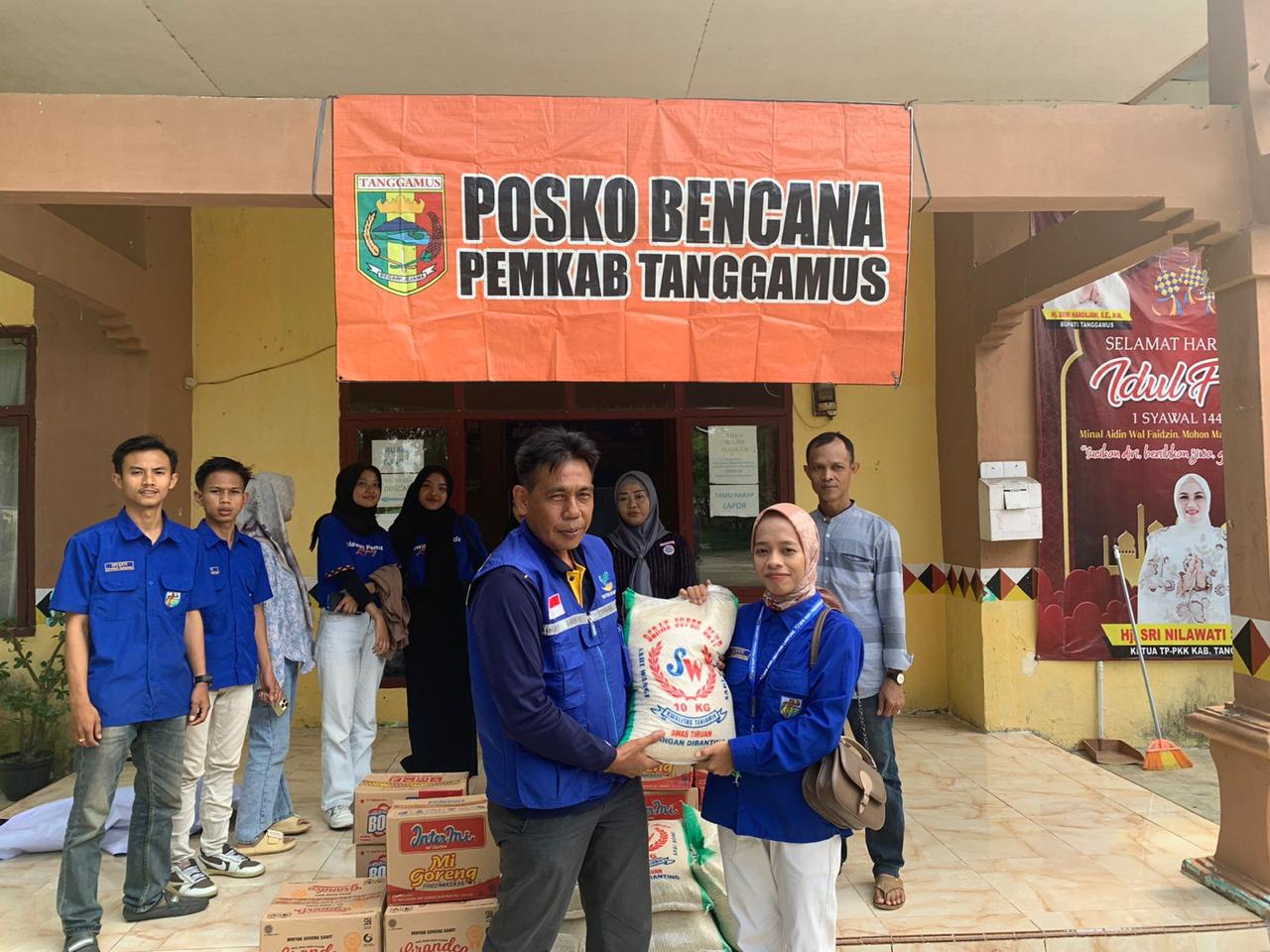 KNPI Provinsi Lampung Berikan Bantuan Sembako Untuk Masyarakat Semaka