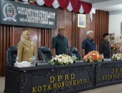 Rapat Paripurna DPRD, Wali Kota Mojokerto Sampaikan Penjelasan Atas Empat Raperda Tahun 2023