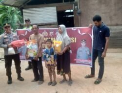 Bhakti Polri Presisi, Kapolsek Simpang Ulim Serahkan Bantuan Sembako Kepada Warga Kurang Mampu
