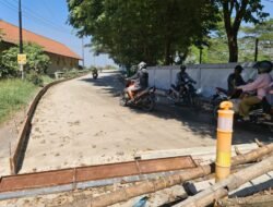 Proyek Jalan Beton Ruas PG. Krembung-Mojoruntut Sidoarjo Masuk Tahap Pengecoran Pondasi dan Pemasangan Drainase
