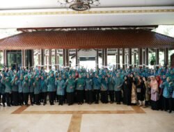 Ketua TP-PKK Kabupaten Sidoarjo Membuka Pelatihan Ecoprint untuk Mengurangi Sampah dan Meningkatkan Ekonomi Keluarga