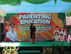 Terus Gencarkan Peningkatan Kualitas Pengasuhan Anak, Kali ini Bupati Ikfina Bina Wali Murid SMPN 2 Gedeg
