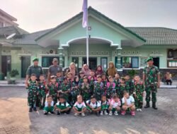 Penuh Keceriaan, TK Kartika Desa Perning Kunjungi Markas Koramil Jetis