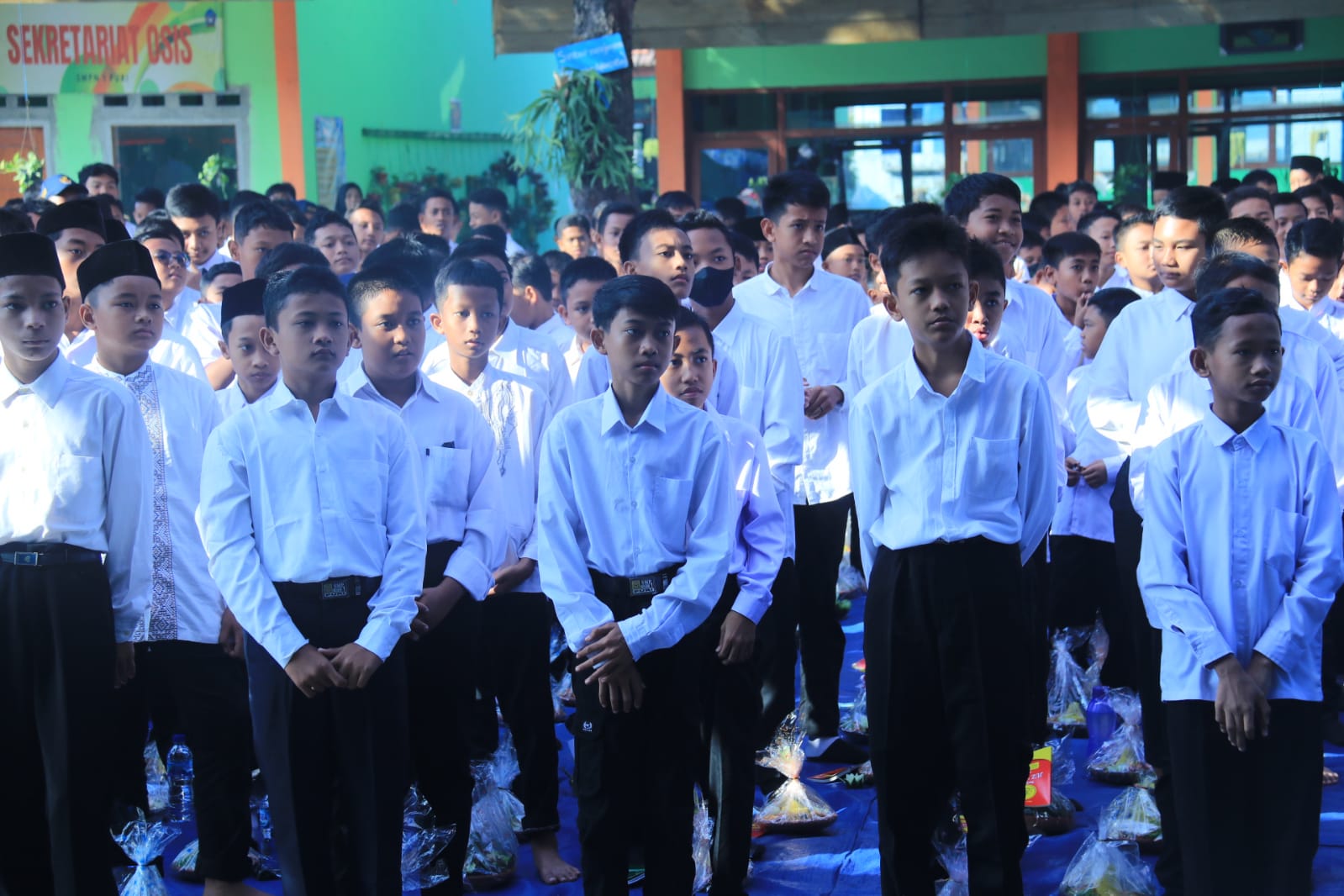 Hadiri Dies Natalis SMP Negeri 1 Puri, Bupati Harap Siswa Dapat Solid Dalam Membangun Kemajuan Bangsa