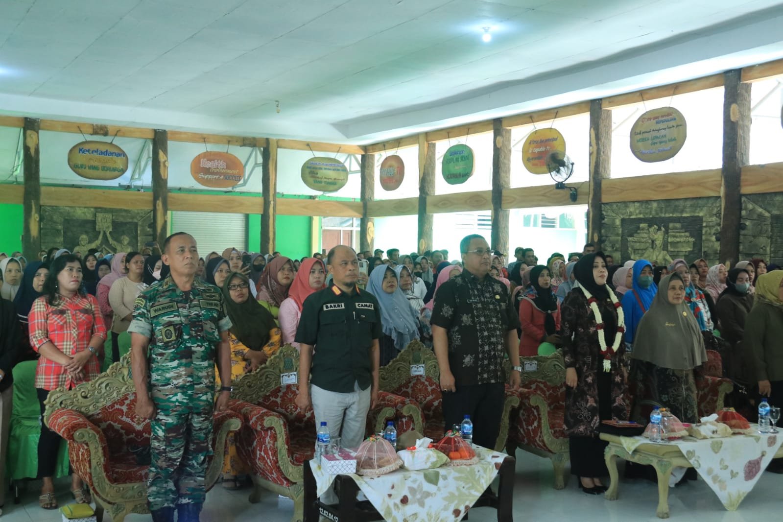 Bupati Mojokerto Beri Pembinaan Pengasuhan Anak Kepada 320 Wali Murid SMPN 1 Dlanggu