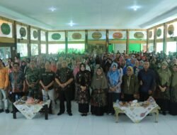 Bupati Mojokerto Beri Pembinaan Pengasuhan Anak Kepada 320 Wali Murid SMPN 1 Dlanggu