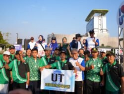 Berangkatkan Jalan Sehat Universitas Terbuka, Wali Kota Mojokerto Ingatkan ‘Lisa Berdasi’