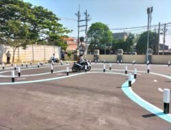 Masyarakat Sidoarjo Antusias Sekali Dalam Ujian Baru Praktek / Pengurusan SIM C di Satpas Polresta Sidoarjo