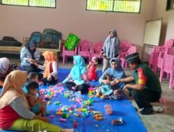 Babinsa Koramil 0815/14 Dlanggu Aktif Dampingi Nakes Berikan Pelayanan Kesehatan