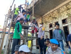 Sinergitas Polsek Dan Warga  Dalam Pengecoran Masjid Desa Kusubibi Kecamatan Bacan Barat Utara