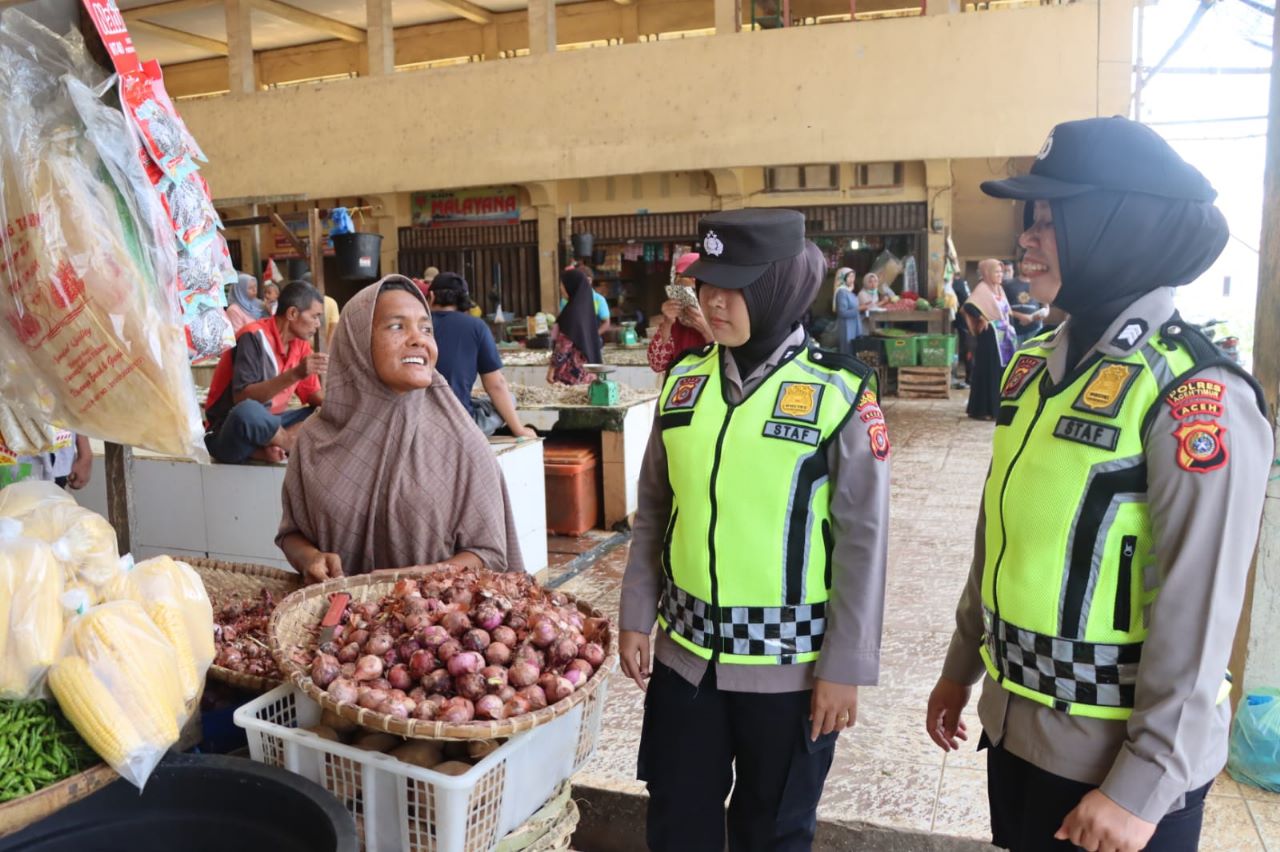 Polwan Polres Aceh Timur Menebar Keamanan dan Kenyamanan Dengan Patroli Harkamtibmas
