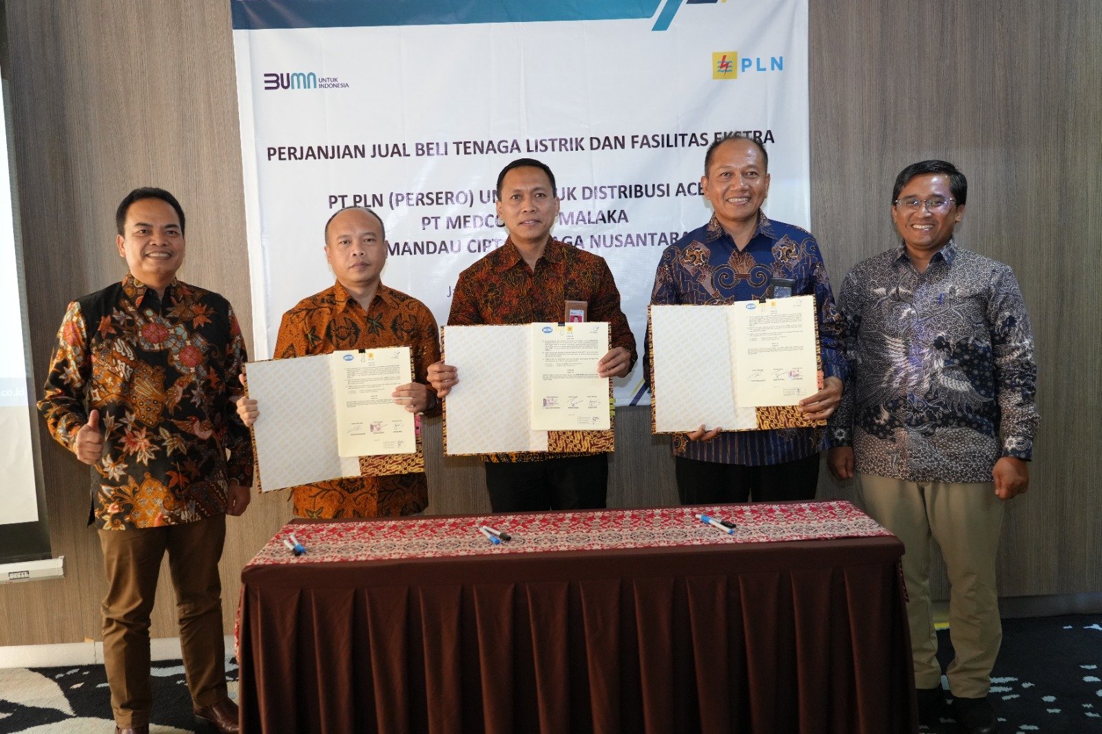 Terus Kurangi Emisi GRK Medco E&P -PLN Kembali Tandatangani Perjanjian Jual beli Tenaga Listrik