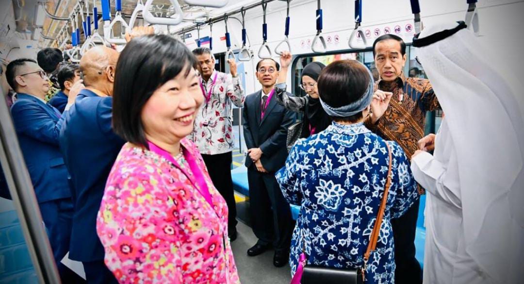 Pengalaman Para Duta Besar Coba MRT pada Perayaan Hari ASEAN