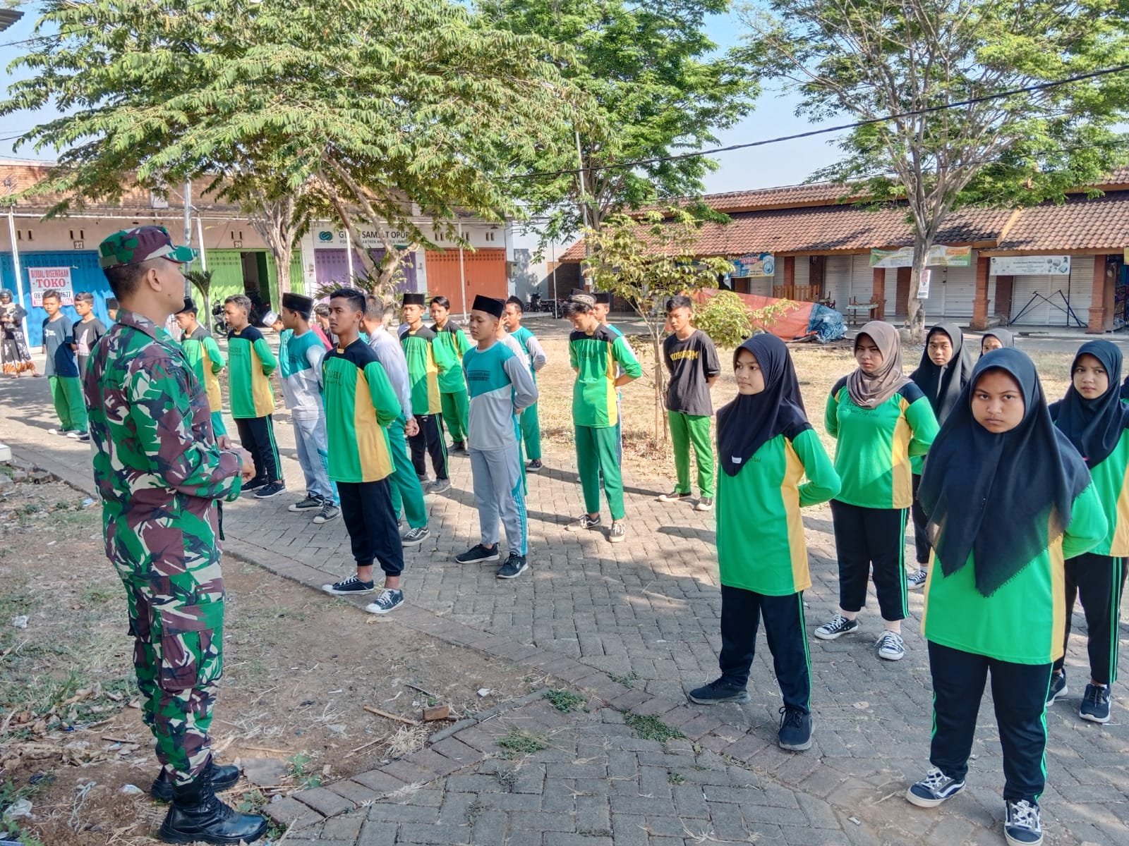 Tingkatkan Kedisiplinan, Koramil 0815/16 Pacet Edukasi Pelajar MTs Hikmatul Amanah