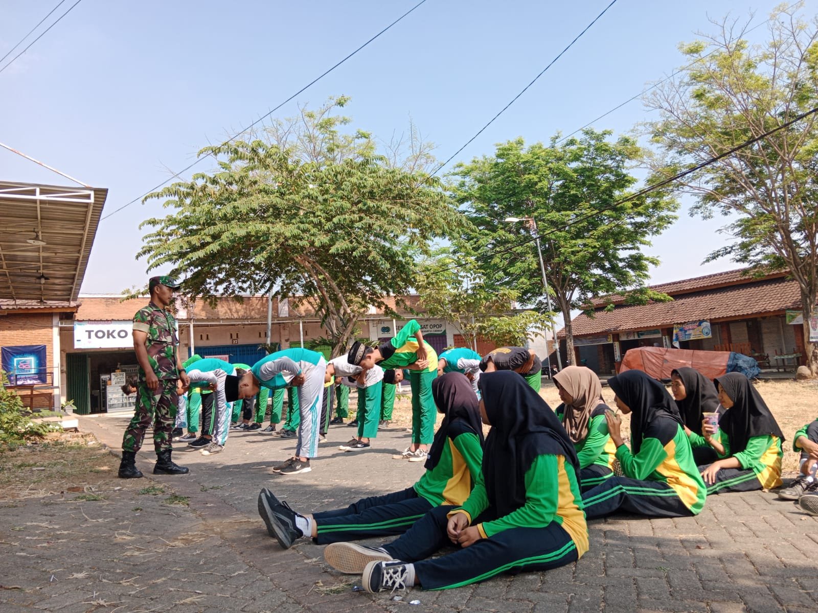 Tingkatkan Kedisiplinan, Koramil 0815/16 Pacet Edukasi Pelajar MTs Hikmatul Amanah