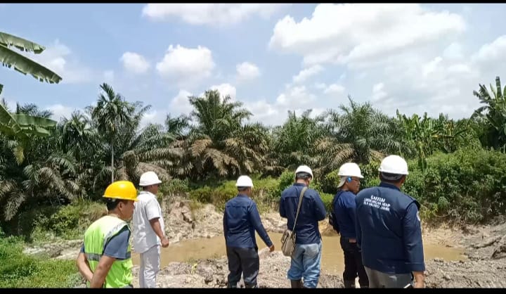 Diduga Limbah PKS Unit Usaha Bunut PTPN 6 Cemari Sungai