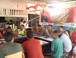 Jumat Curhat, Wakapolres Aceh Timur Edukasi Kamtibmas Warga Peudawa