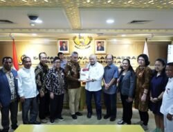 Dukung Perjuangan DPD RI, BAMAG LKK Indonesia Sematkan LaNyalla PIN ‘The Miracle of Nusantara’