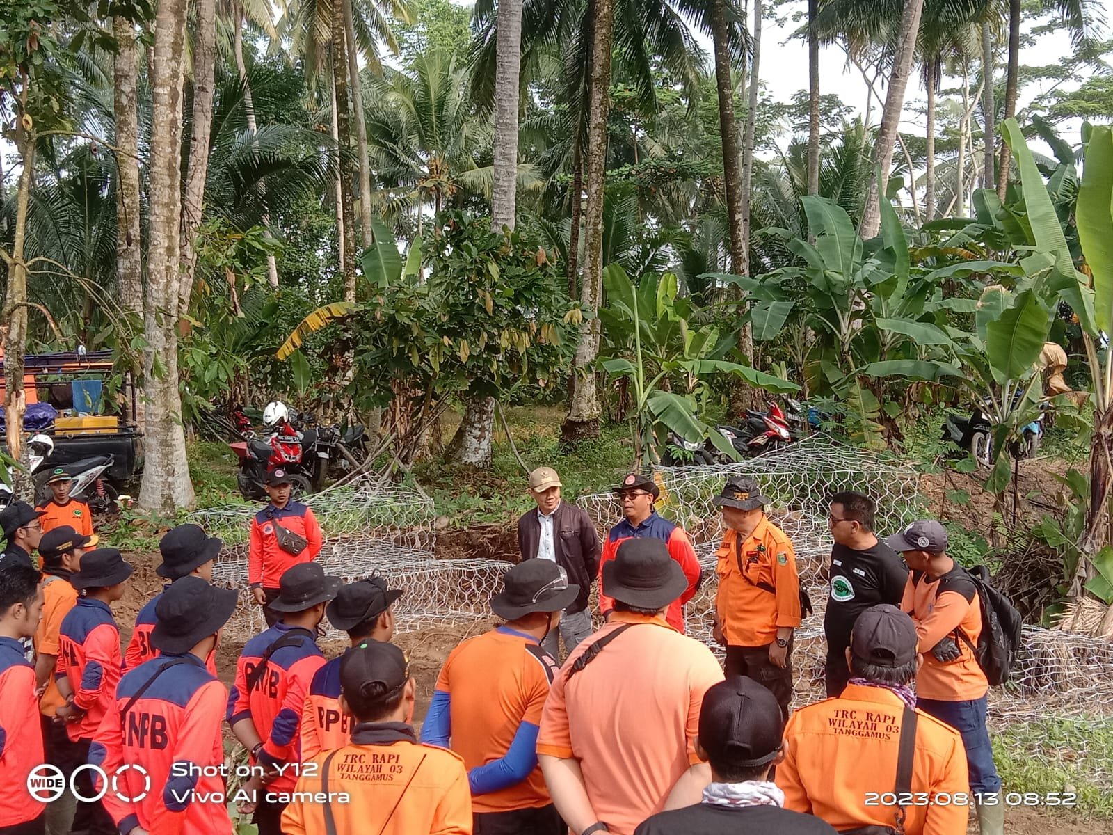 BPBD Kabupaten Tanggamus Dan RAPI Wilayah 03 Tanggamus Berserta Elemen Masyarakat Bergotong Royong membuat Jembatan
