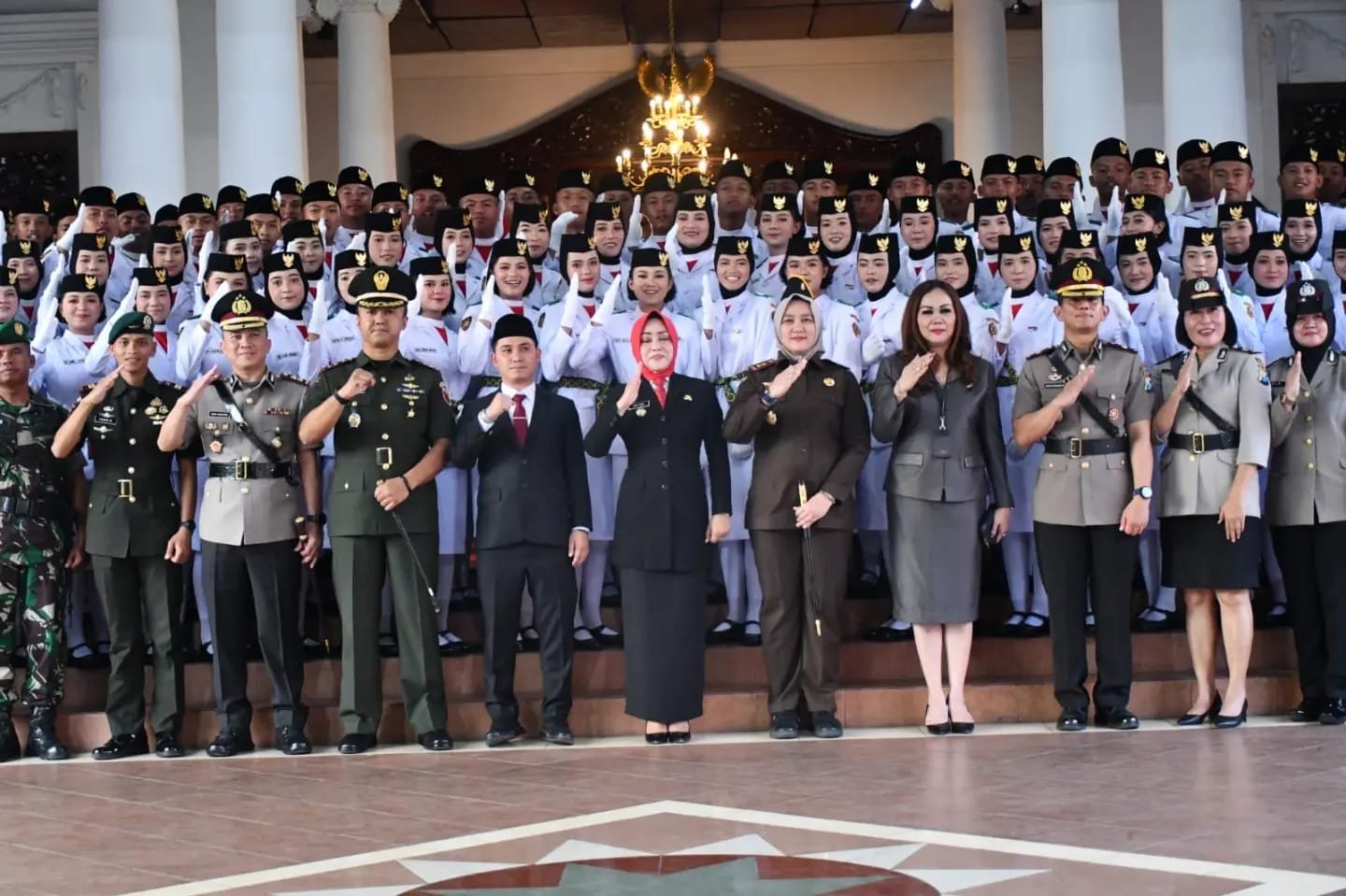 Bareng Forkopimda Dandim Mojokerto Hadiri Pengukuhan Anggota Paskibraka