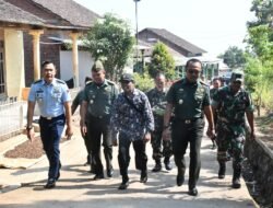 Dandim 0815/Mojokerto Dampingi Tim Waslakgiat Kodam V/Brawijaya Tinjau Sasaran Rehab RTLH Di Wilayah Gondang