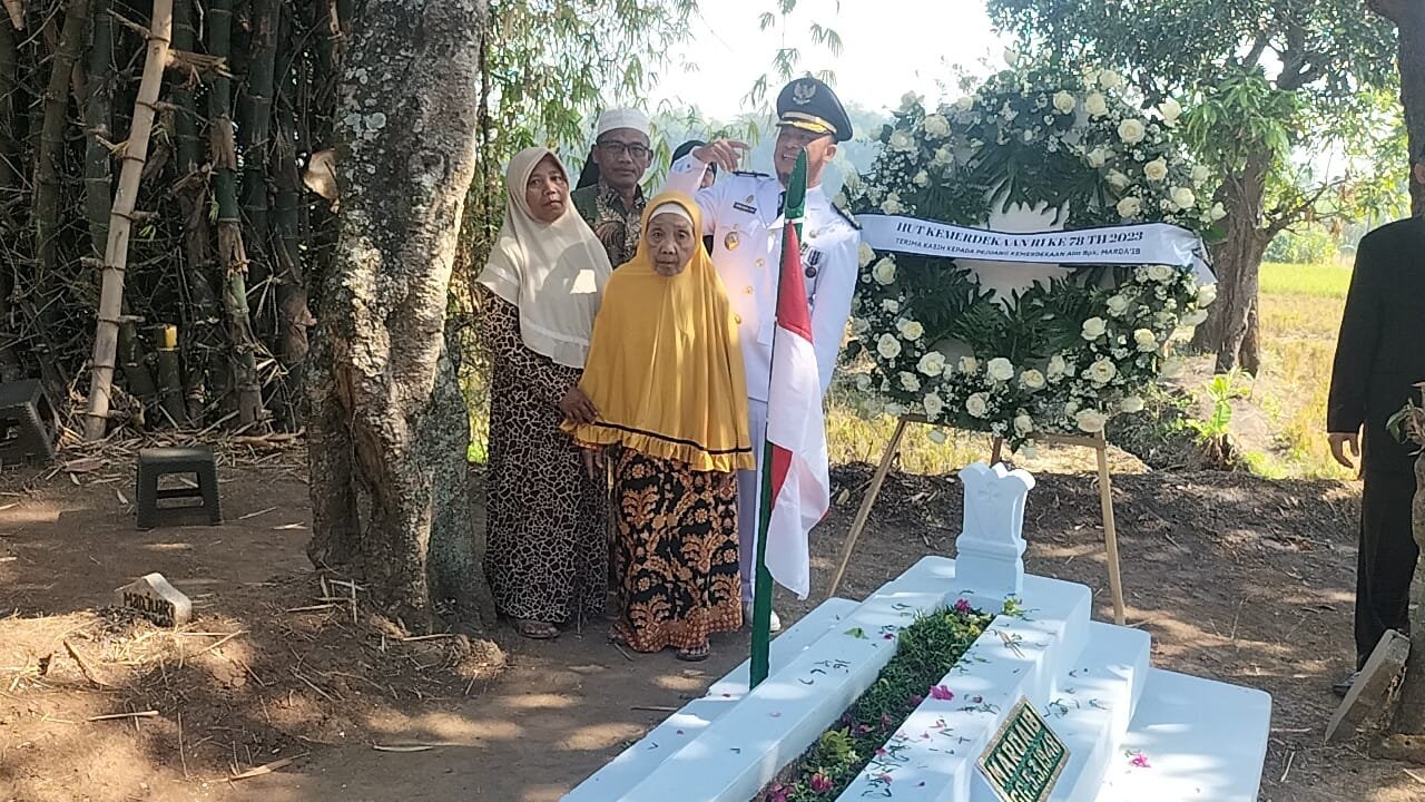 Danramil Dlanggu Bersama Forkopimcam Ziarah & Tabur Bunga Pejuang Kemerdekaan