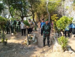 Danramil Dlanggu Bersama Forkopimcam Ziarah & Tabur Bunga Pejuang Kemerdekaan