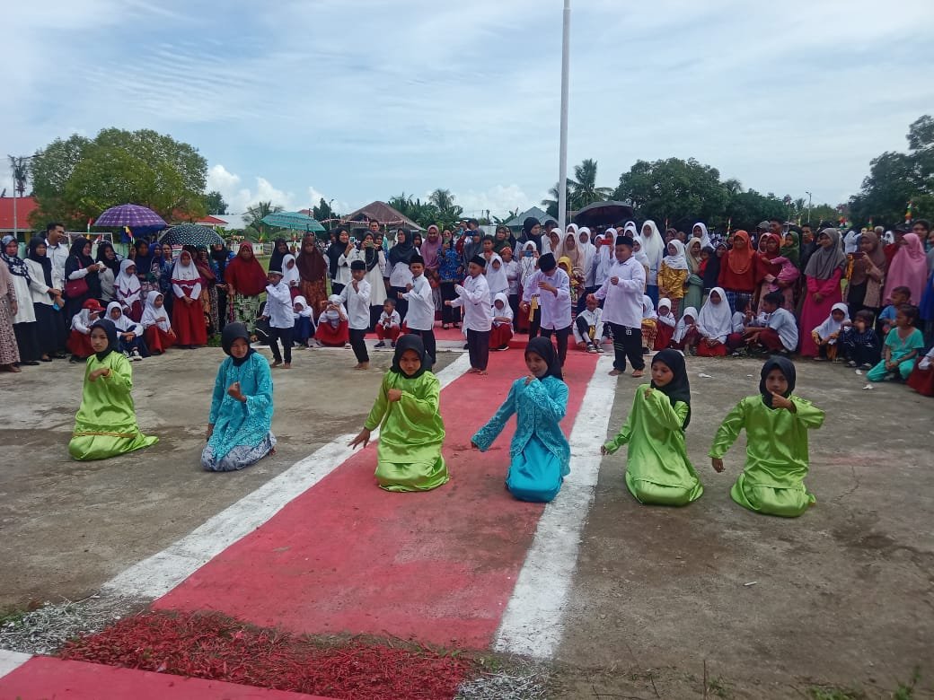 Camat Bacan Timur Tengah Pimpin Upacara HUT RI Ke- 78