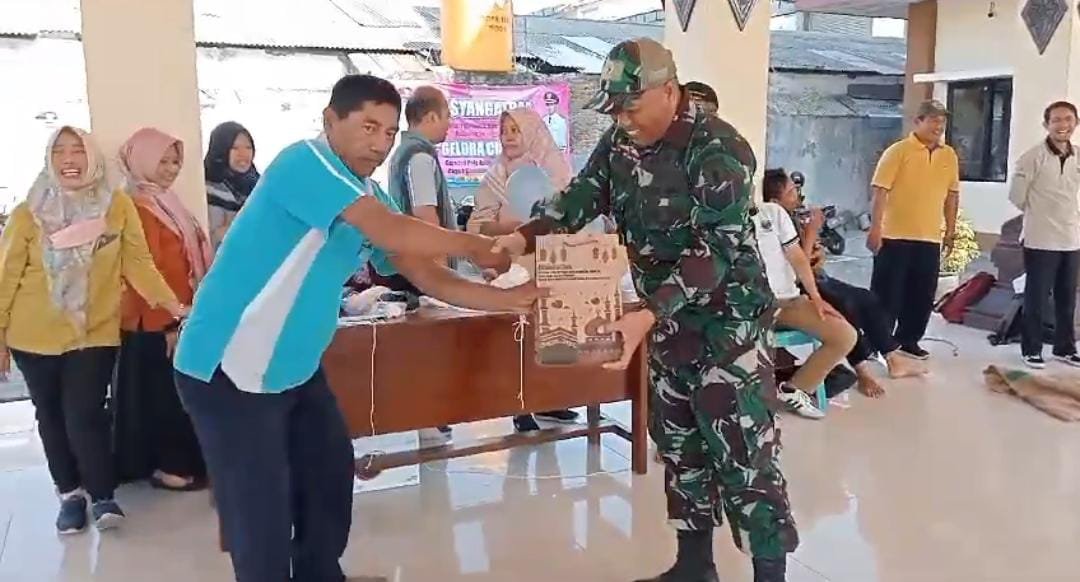 Semarakkan HUT Ke-78 Kemerdekaan RI, Koramil 0815/06 Kemlagi Bareng Pemerintah Kecamatan Adakan Lomba Permainan