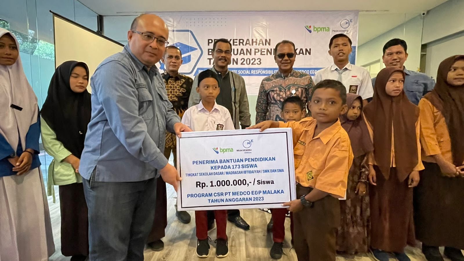 Medco E&P Malaka Salurkan Bantuan Pendidikan Untuk 173 Siswa Berprestasi