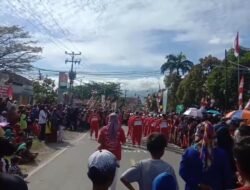 Panitia Gerak Jalan HUT RI, Pake Kaca Molo Untuk Memberikan Juara Kepada KWT ANGHREK Bacan Selatan