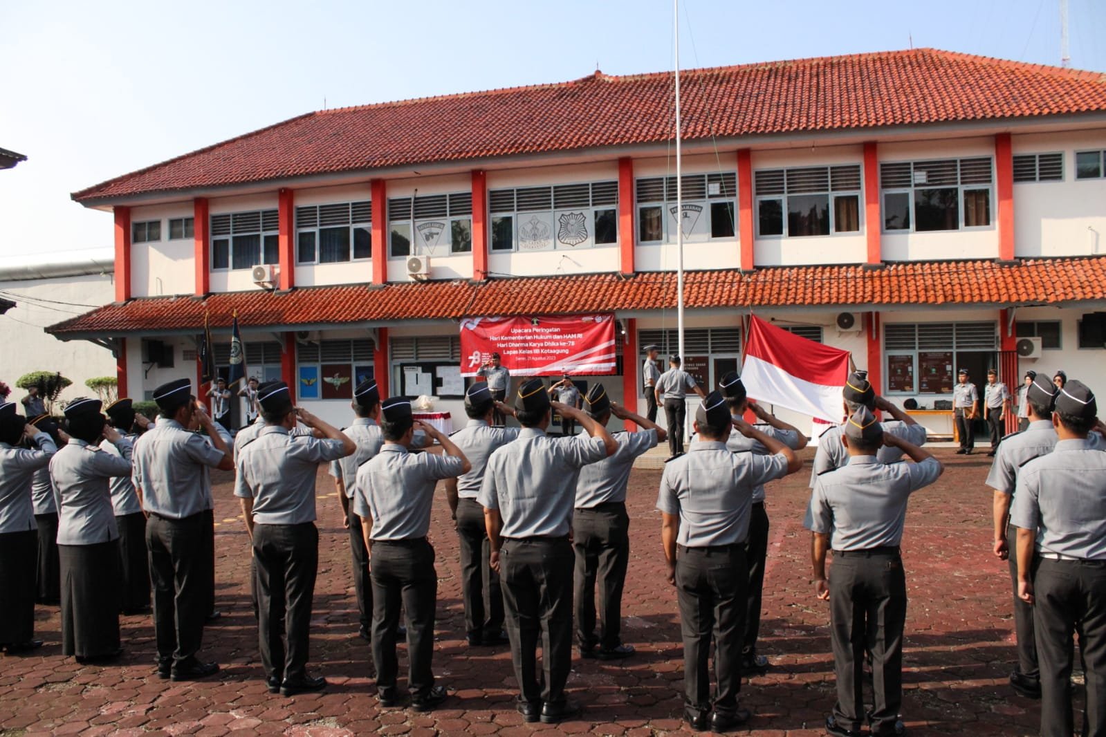 Puncak Peringatan HDKD ke-78, Lapas Kotaagung Gelar Upacara Bendera Peringati Hari Lahir Kementerian Hukum Dan HAM