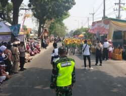 HUT Kemerdekaan RI Ke-78, Koramil Pacet Bareng Polsek Amankan Gerak Jalan Perjuangan