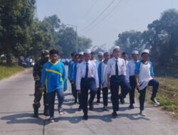 Bentuk Sikap Tegap – Tangkas Babinsa Koramil Gondang Beri Latihan PBB Siswa Ponpes Husnul Hidayah