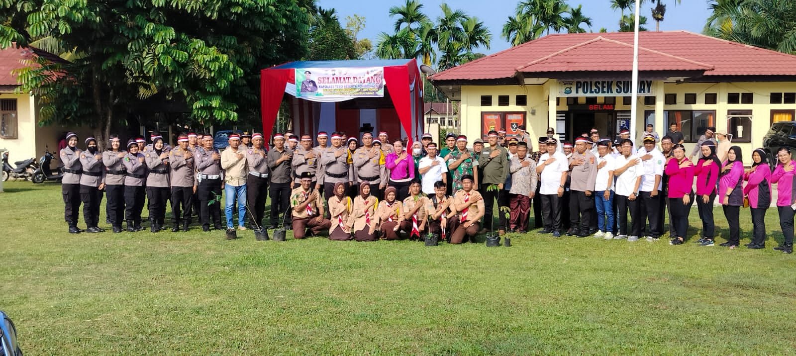 Kapolres AKBP I Wayan Arta Ariawan, S.H., S.I.K.,M.H, pimpinan penanaman seribu di kabupaten Tebo
