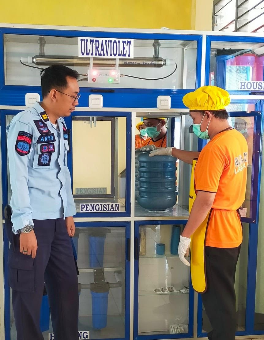 Pastikan Standard Dapur Higienis Terjaga, Perawatan Lapas Kotaagung Kontrol Kebersihan dan Beri Penguatan Petugas Dapur