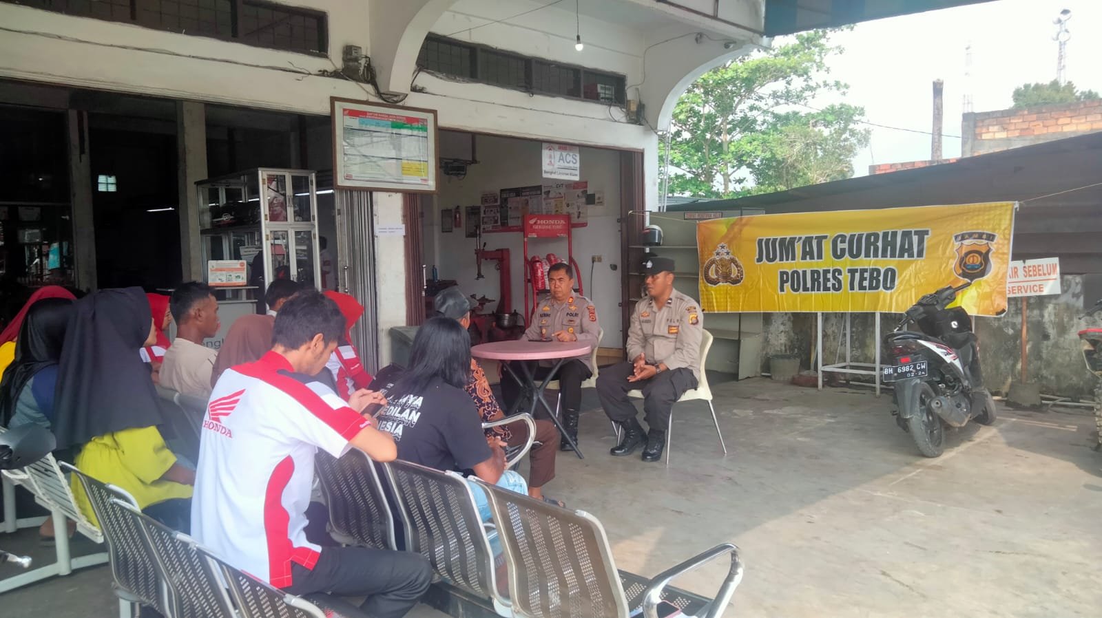 Polres Tebo Rutinitas Lakukan Kegiatan Jumat Curhat, Untuk Menampung Aspirasi Masyarakat Secara Langsung