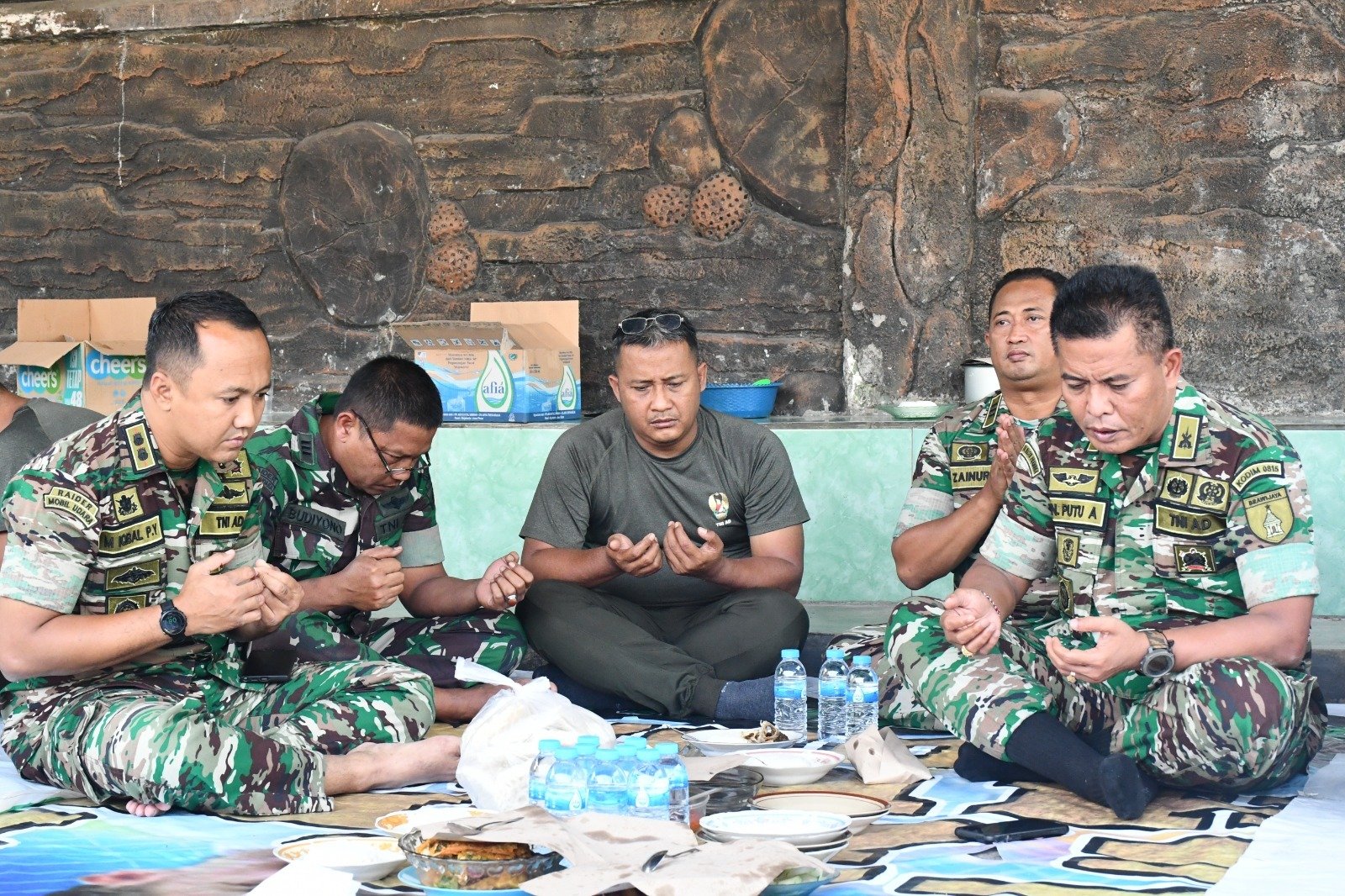 Kompak Jum'at Berkah Kodim Mojokerto, Dandim Sarapan Bareng Anggota