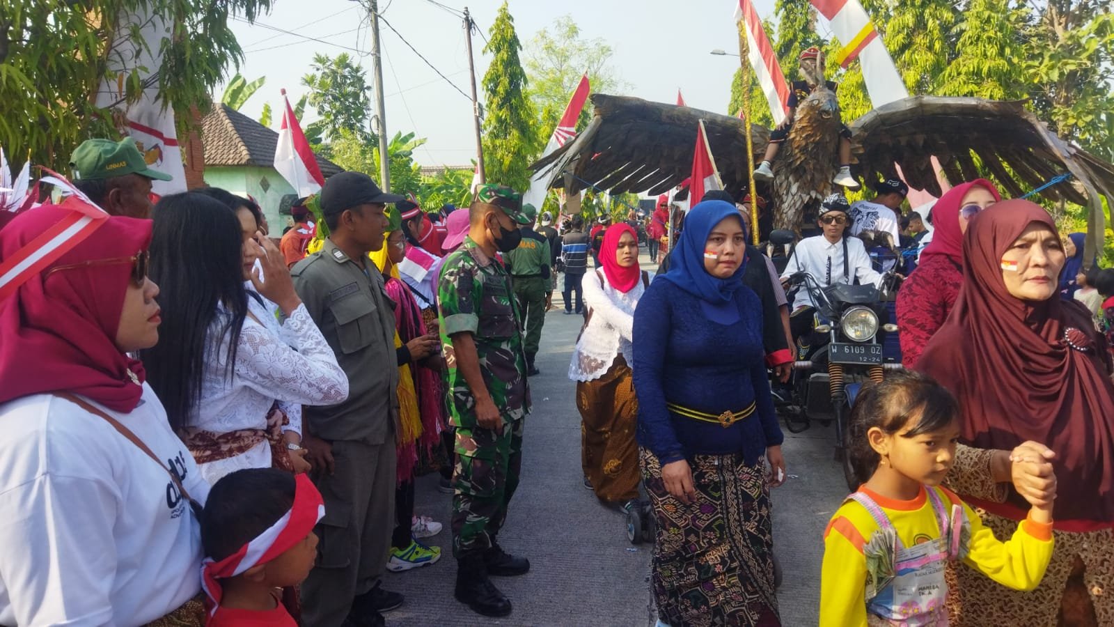 Koramil Bangsal - Polsek - Pol PP Bersinergi Amankan Gerak Jalan Kemerdekaan