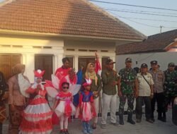 Babinsa Karangasem Koramil Kutorejo Bareng  Bhabinkamtibmas Amankan Karnaval